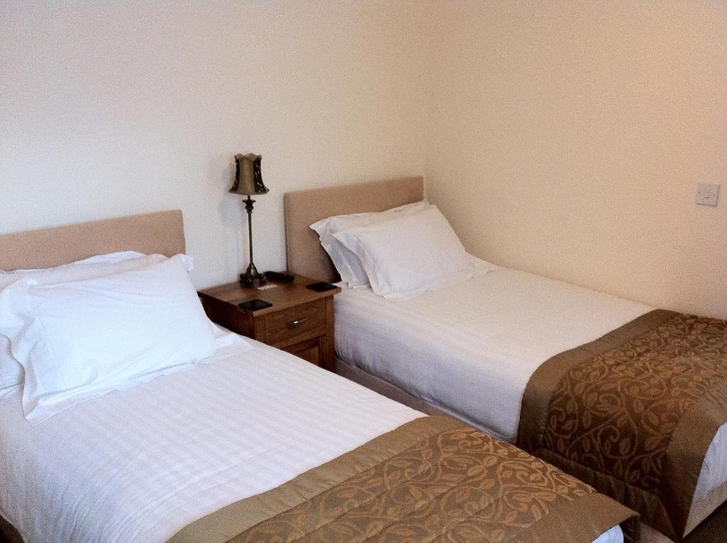 Churchills Inn & Rooms Bowness-on-Windermere Szoba fotó
